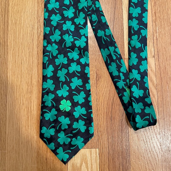 Walnut Ridge St. Patrick's Day Shamrock Tie Ireland Green - Picture 4 of 4